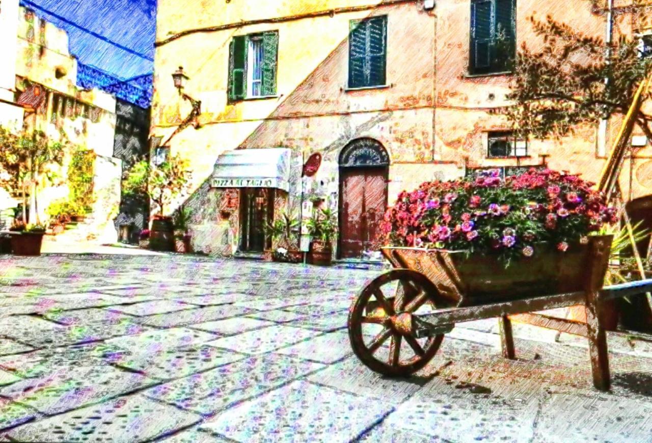 Апартаменты La Casa Sulla Piazzetta Альбенга Экстерьер фото
